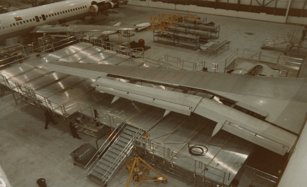 B757-767 Docking Aircraft Maintenance System B757-767 Docking Aircraft Maintenance System