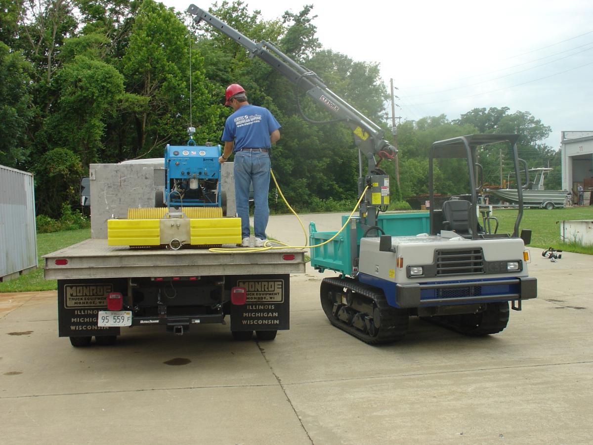 CT310KX Truck-Mounted Electric Mast Crane 1900lbs Lifting Capacity