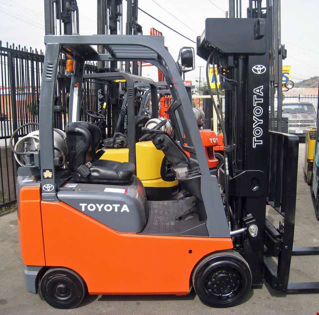 Toyota Forklift 3000 lbs Capacity 8FGCU15