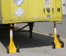 Trailer Stabilizing Jacks3